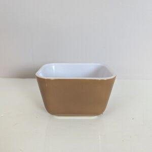 Vintage Pyrex 501-B Refrigerator Dish – Brown & White – 1970s Earth Tones – 1.5